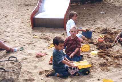 fahrradtourkidsaug01 spielplatz